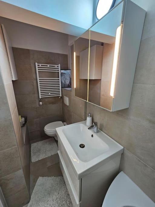 Affordable Suite In Vienna'S Hotpoint Экстерьер фото
