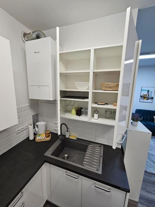 Affordable Suite In Vienna'S Hotpoint Экстерьер фото