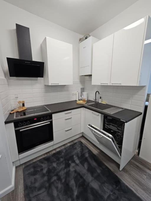 Affordable Suite In Vienna'S Hotpoint Экстерьер фото